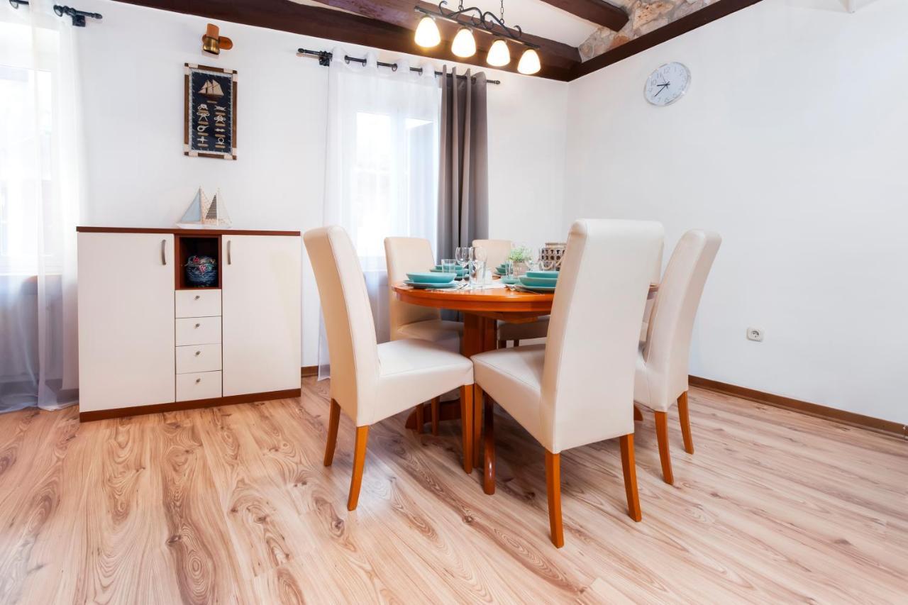 Ap Downtown Apartment 로비니 외부 사진