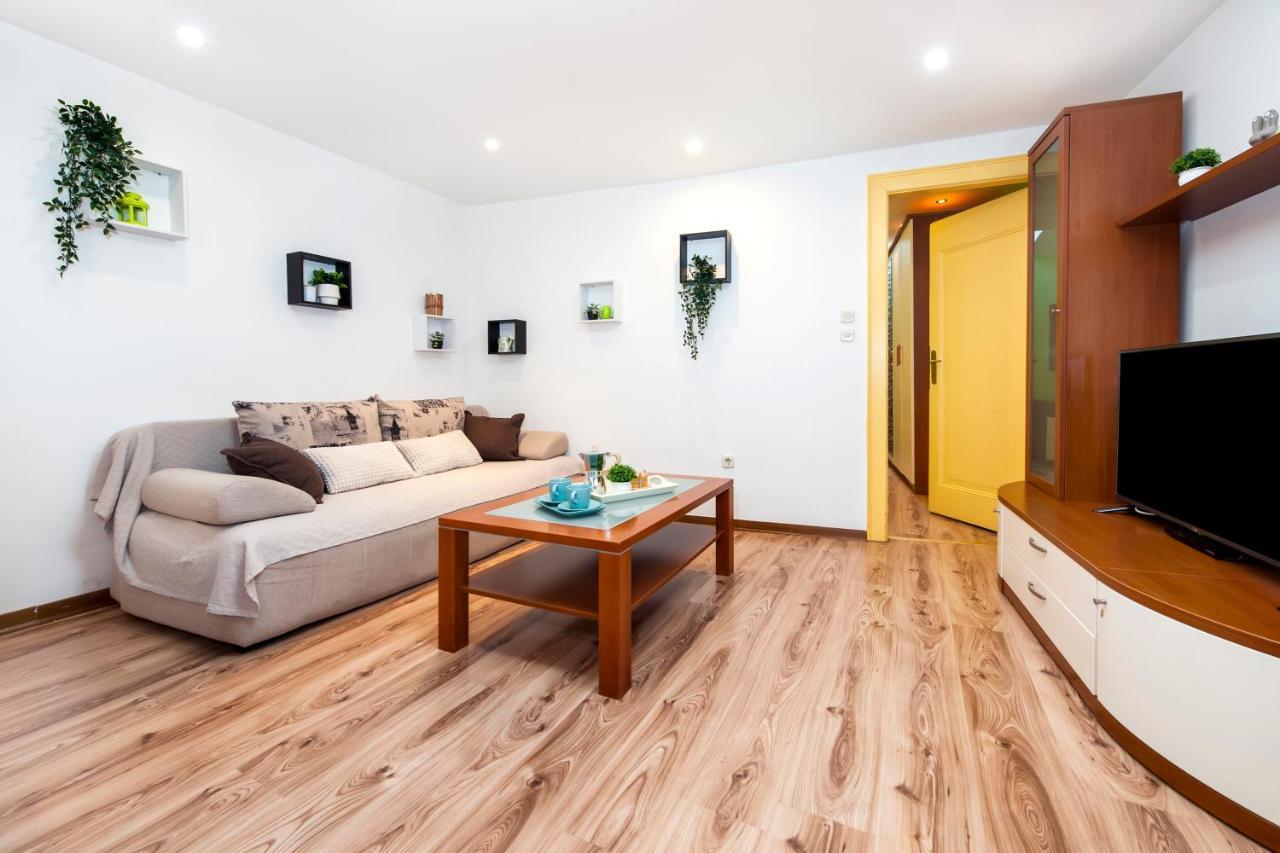 Ap Downtown Apartment 로비니 외부 사진