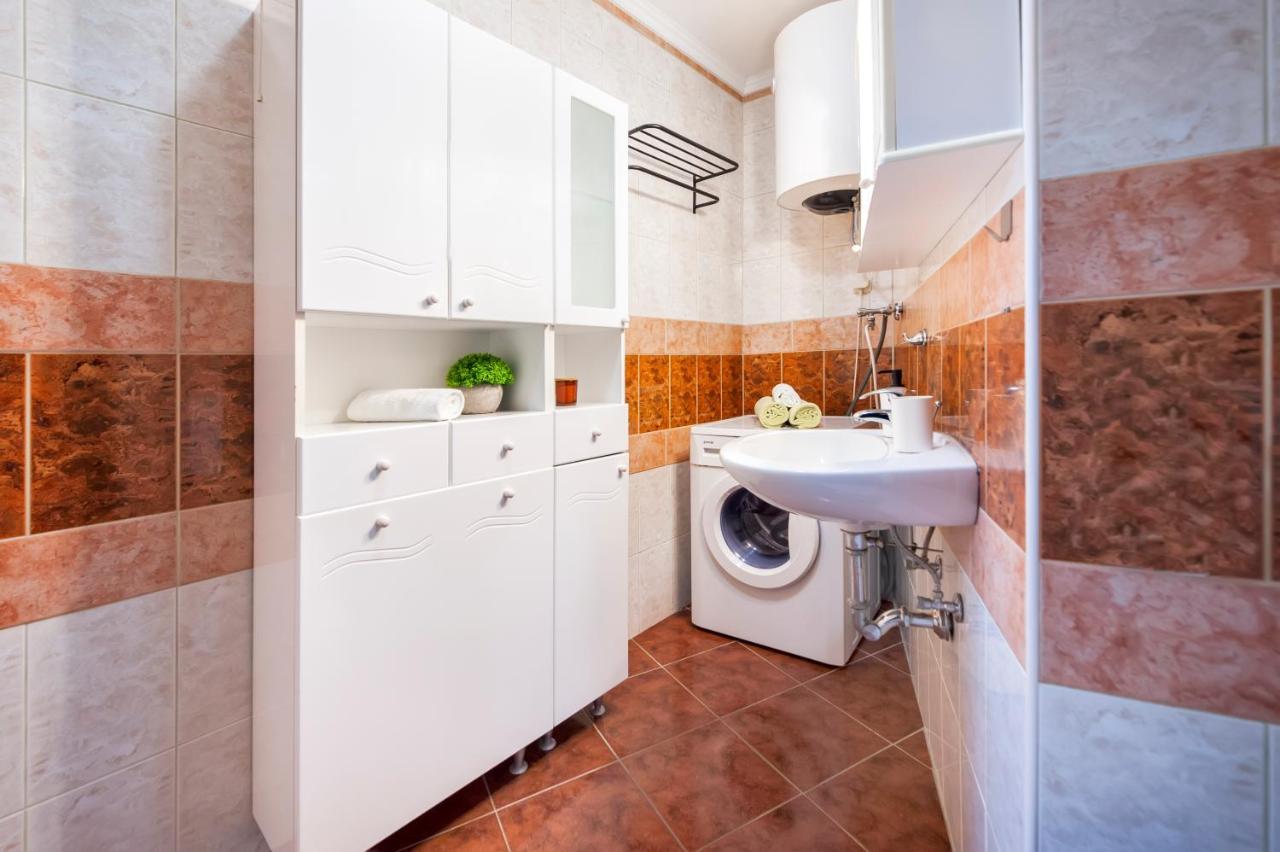 Ap Downtown Apartment 로비니 외부 사진