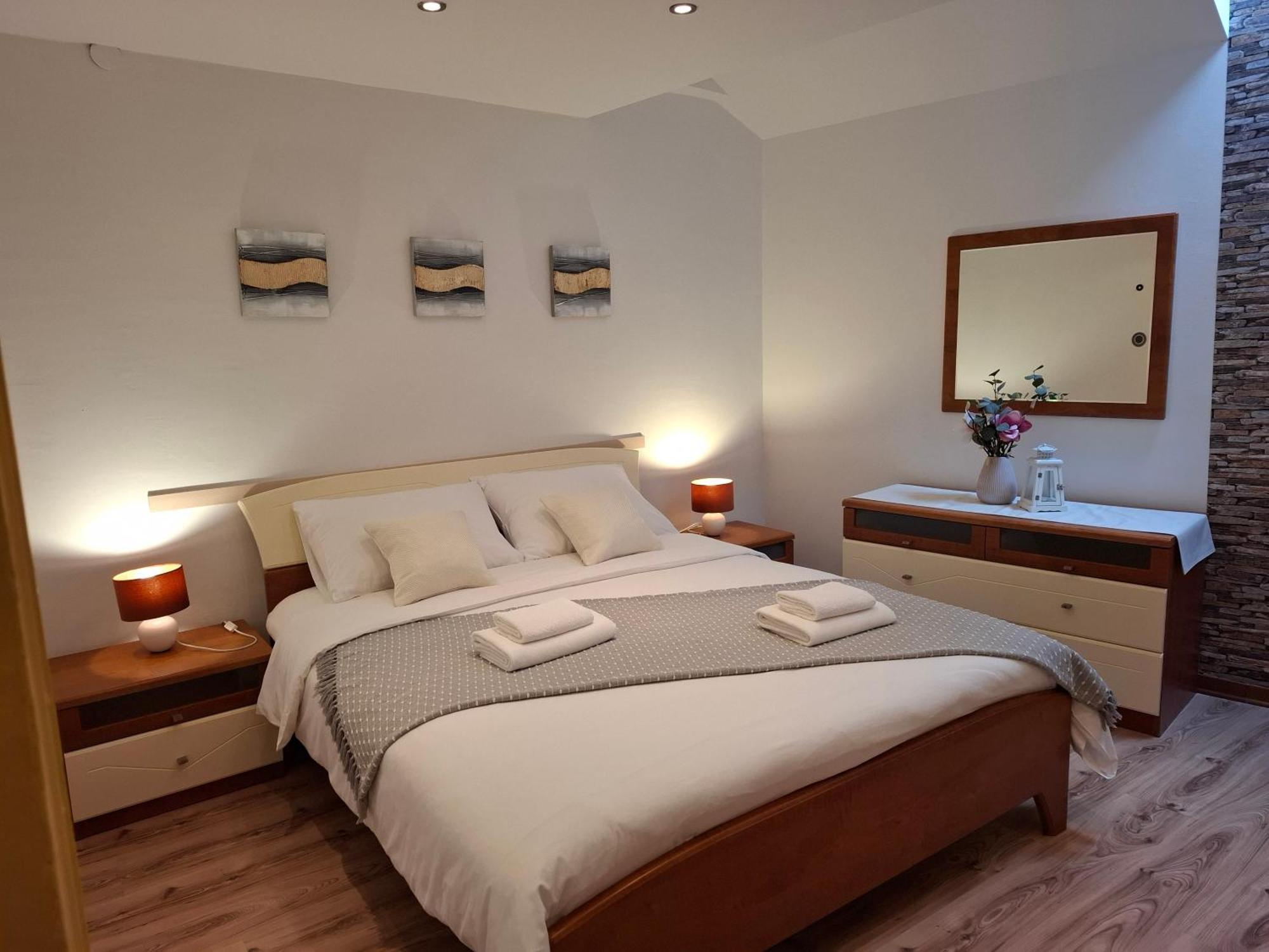 Ap Downtown Apartment 로비니 외부 사진